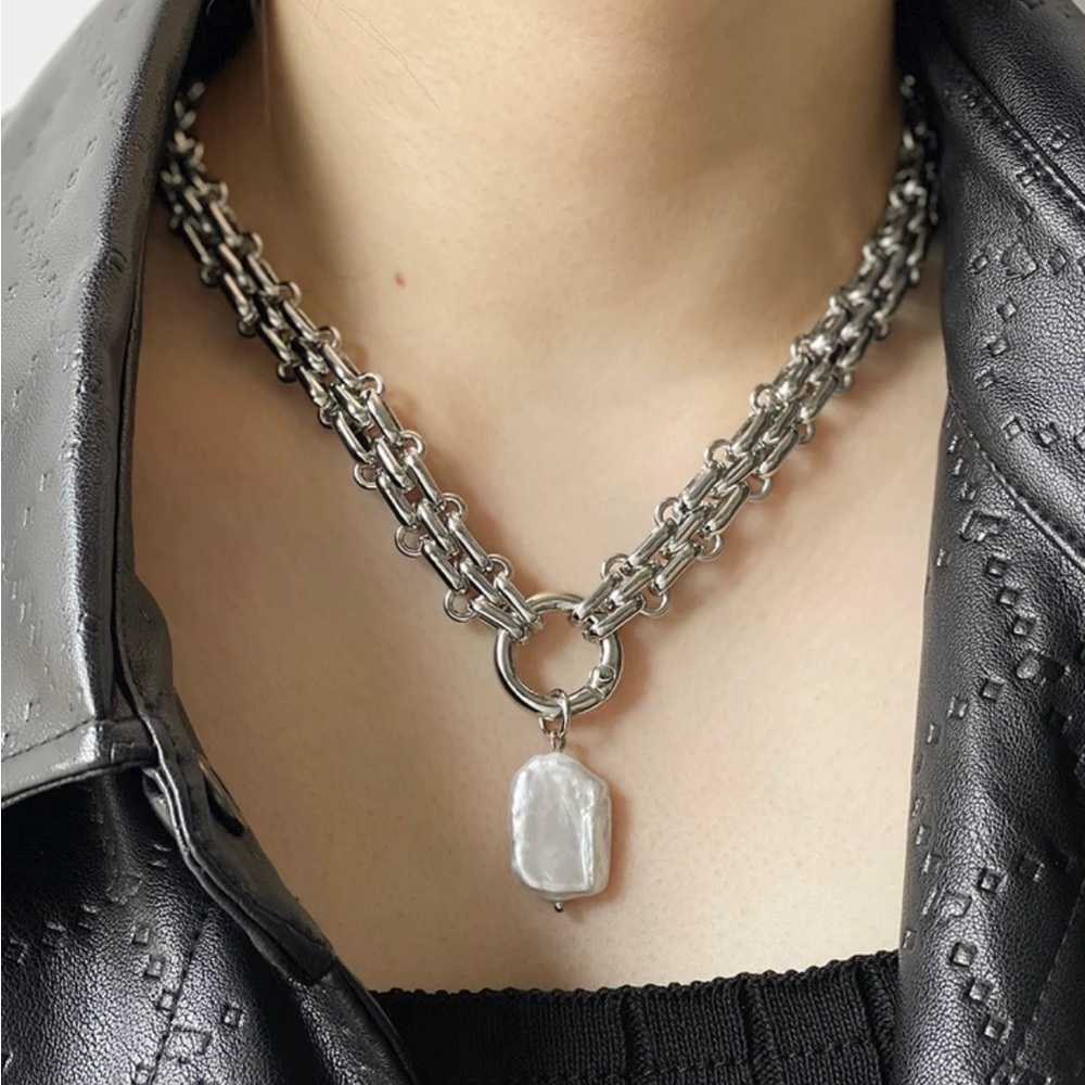 18K White Gold Plated Chunky Choker with Baroque Natural Freshwater Pearl on